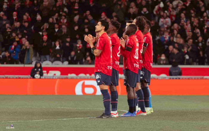 Les joueurs du LOSC sur la pelouse de la Decathlon Arena - Stade Pierre-Mauroy.