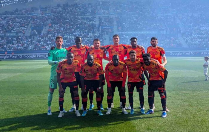 Les joueurs du Paris FC posent avant de s'opposer au LOSC.