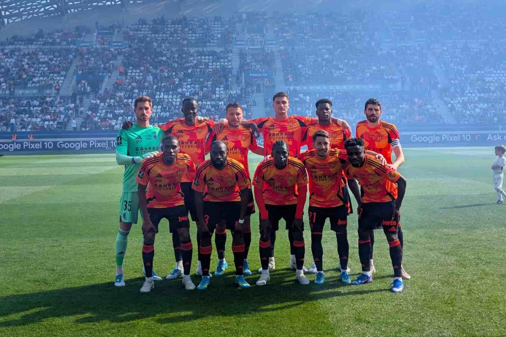 Les joueurs du Paris FC posent avant de s'opposer au LOSC.