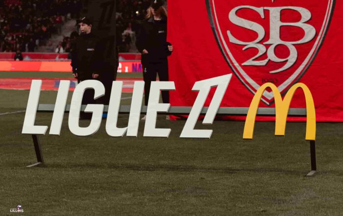 Le logo de la Ligue 1, au c&oelig;ur de Decathlon Arena - Stade Pierre-Mauroy.
