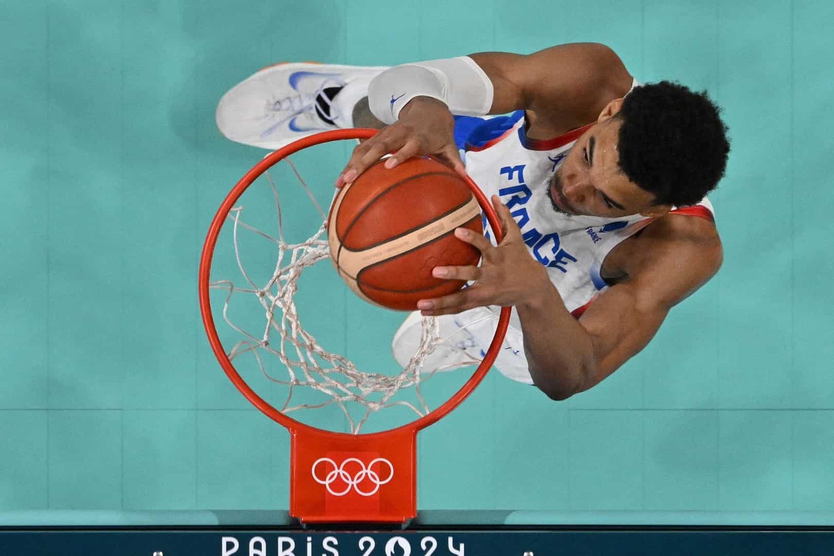 Victor Wembanyama sur le parquet de la Decathlon Arena - Stade Pierre-Mauroy.