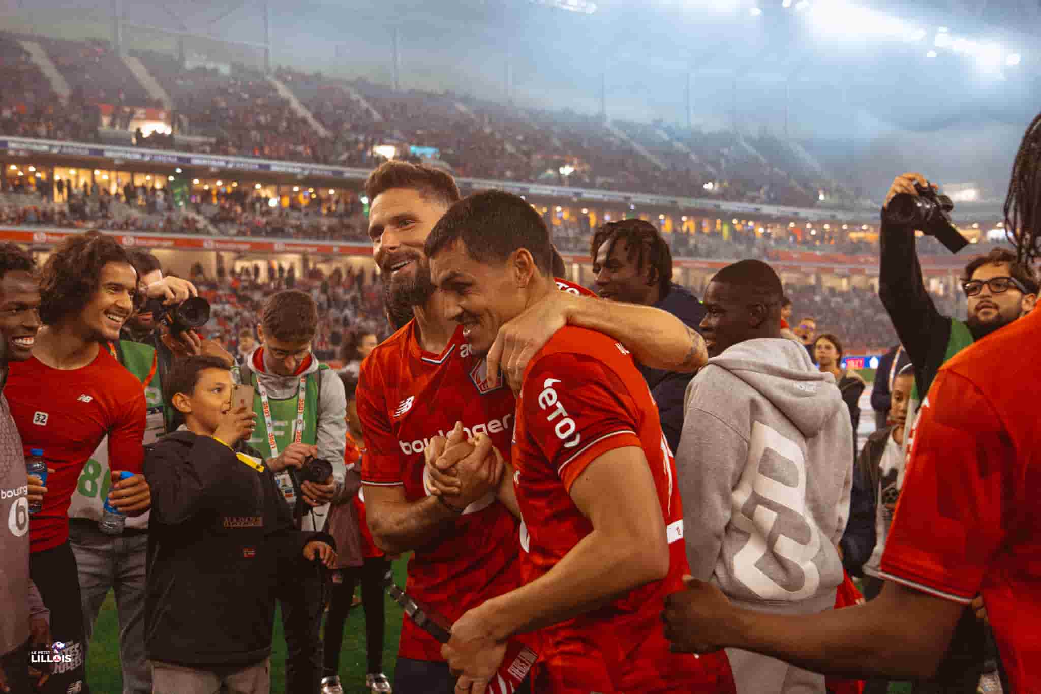 A&iuml;ssa Mandi et Olivier Giroud, heureux avec la qualification du LOSC en Ligue des Champions.
