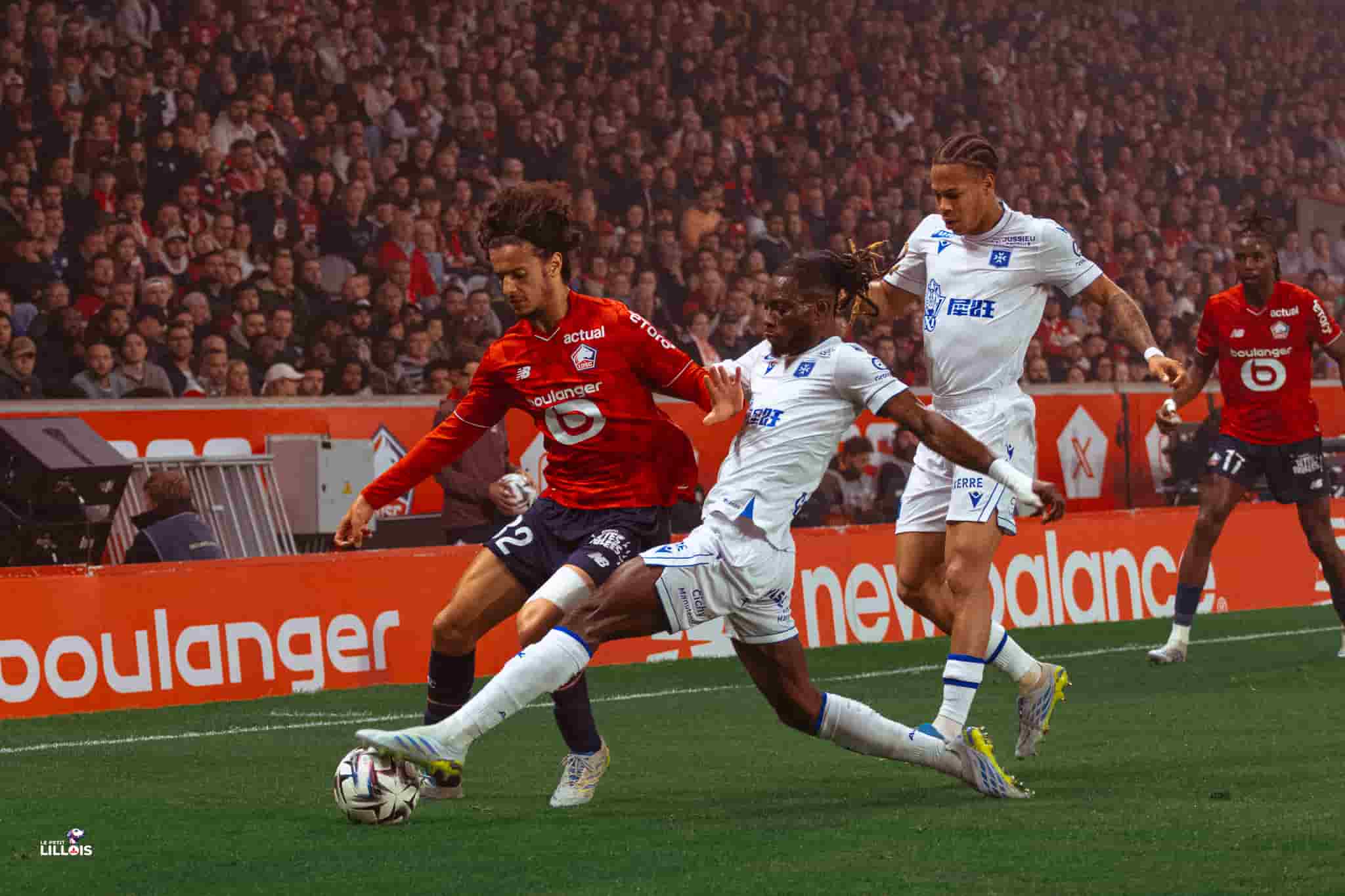 Ayyoub Bouaddi Ayyoub Bouaddi, milieu de terrain du LOSC.
