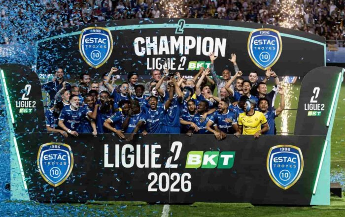 Estac Troyes, men&eacute;e par St&eacute;phane Dumont, est Championne de Ligue 2.
