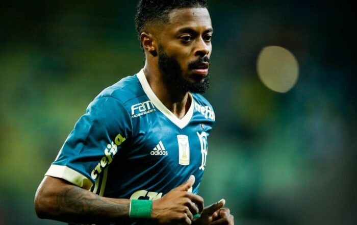 SAO PAULO, BRAZIL - AUGUST 20: Michel Bastos of Palmeiras in action during the match between Palmeiras and Chapecoense for the Brasileirao Series A 2017 at Aliians Parque Stadium on August 20, 2017 in Sao Paulo, Brazil.