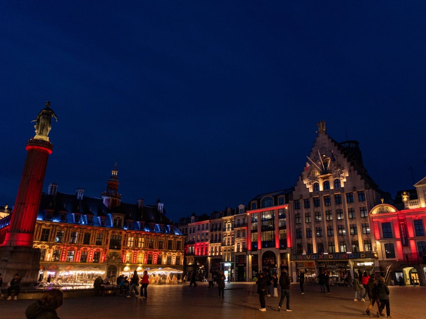 La Grand&rsquo;Place en rouge pour soutenir le LOSC.