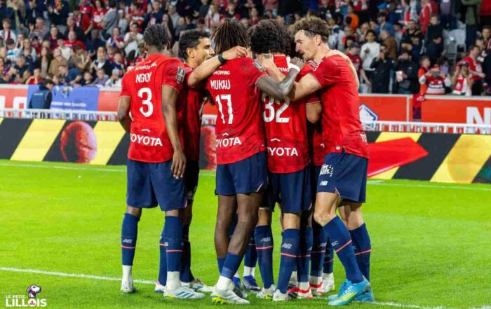 Les joueurs du LOSC r&eacute;unis en cercle.