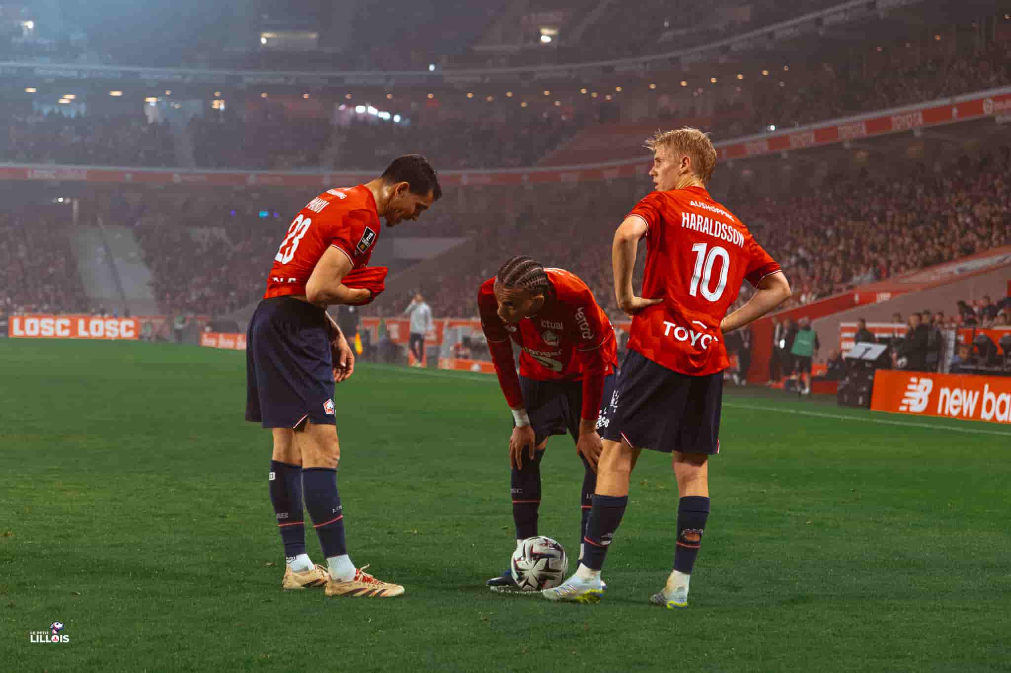 Joueurs LOSC Hakon Haraldsson, Ethan Mbappé et Aïssa Mandi, joueurs du LOSC.