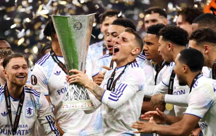 Lucas Digne, ancien joueur du LOSC, remporte la Ligue Europa avec Aston Villa.