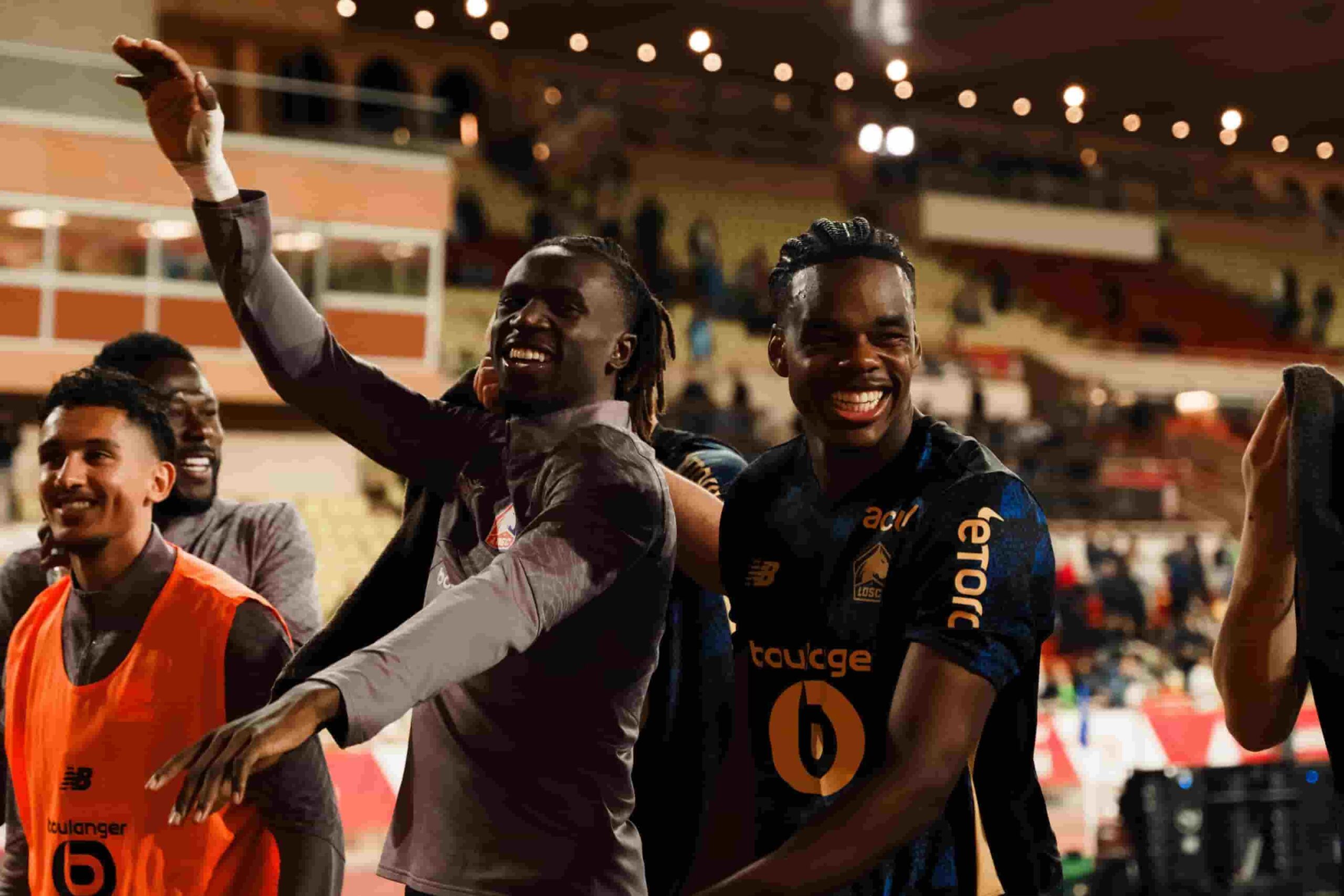 Nathan Ngoy et Ngal'ayel Mukau aupr&egrave;s du public lillois apr&egrave;s AS Monaco - LOSC.