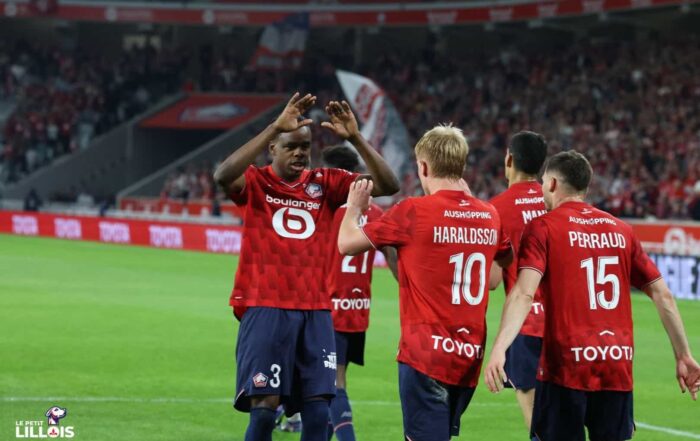 Nathan Ngoy f&eacute;licite Hakon Haraldsson pour son but pendant LOSC - Le Havre AC.