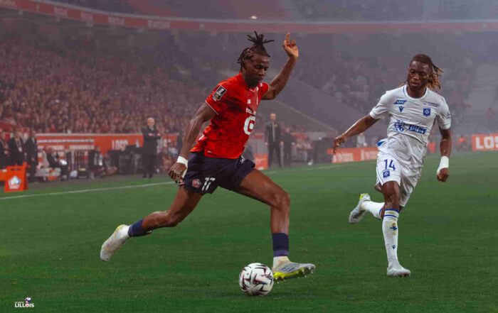 Ngal'ayel Mukau, milieu de terrain du LOSC.