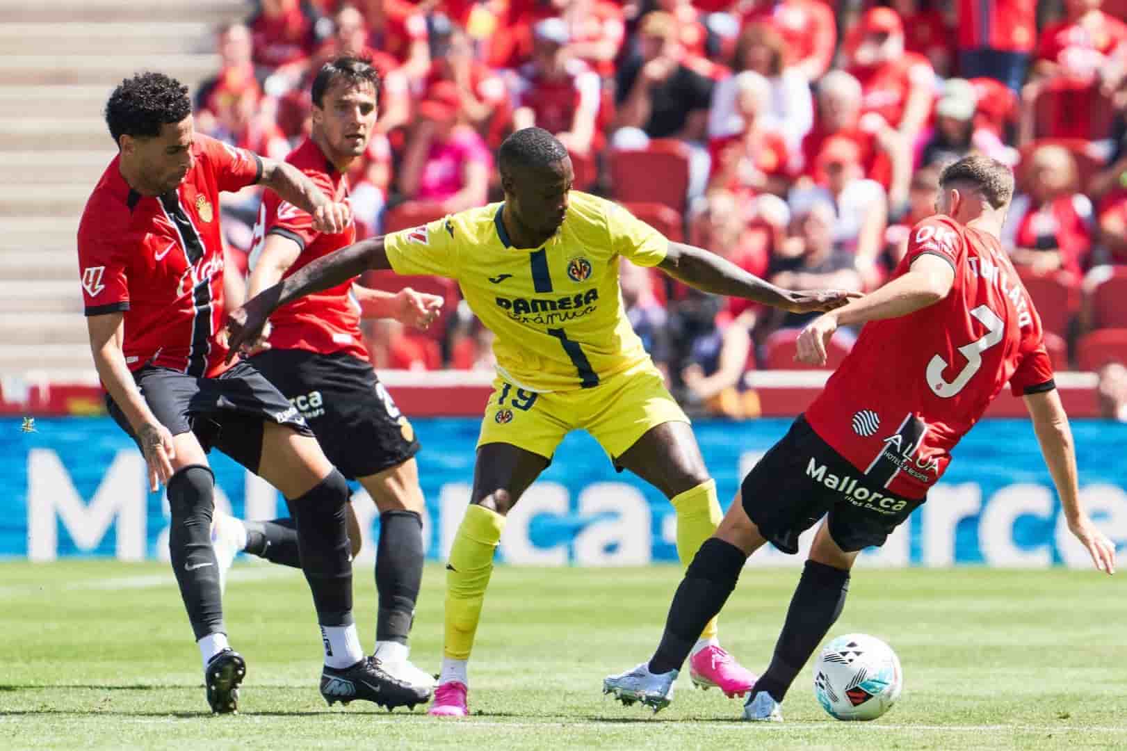Nicolas Pépé Nicolas Pépé, ancien joueur du LOSC, nommé pour le prix de meilleur joueur de Liga.
