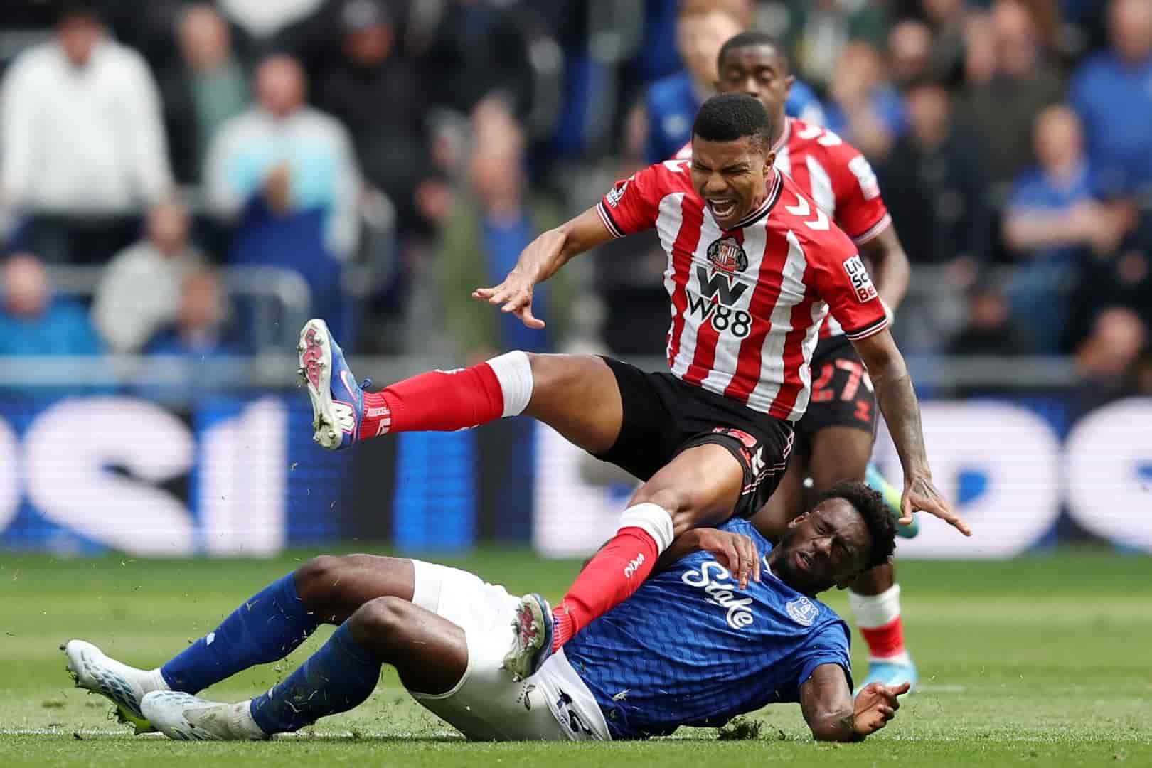 Reinildo Mandava Reinildo Mandava, ancien du LOSC et joueur actuel de Sunderland.