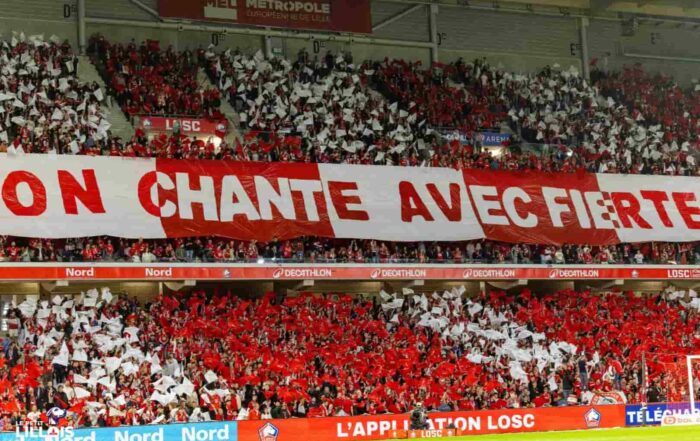 Les supporters du LOSC en tribunes &agrave; la Decathlon Arena - Stade Pierre-Mauroy.