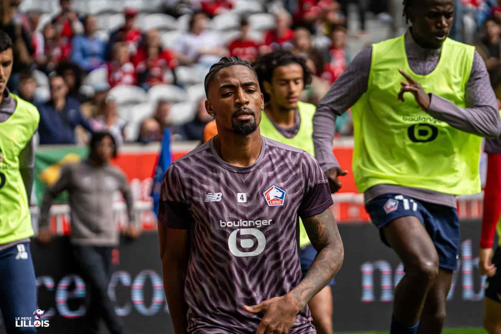 Alexsandro en plein &eacute;chauffement avec le LOSC.