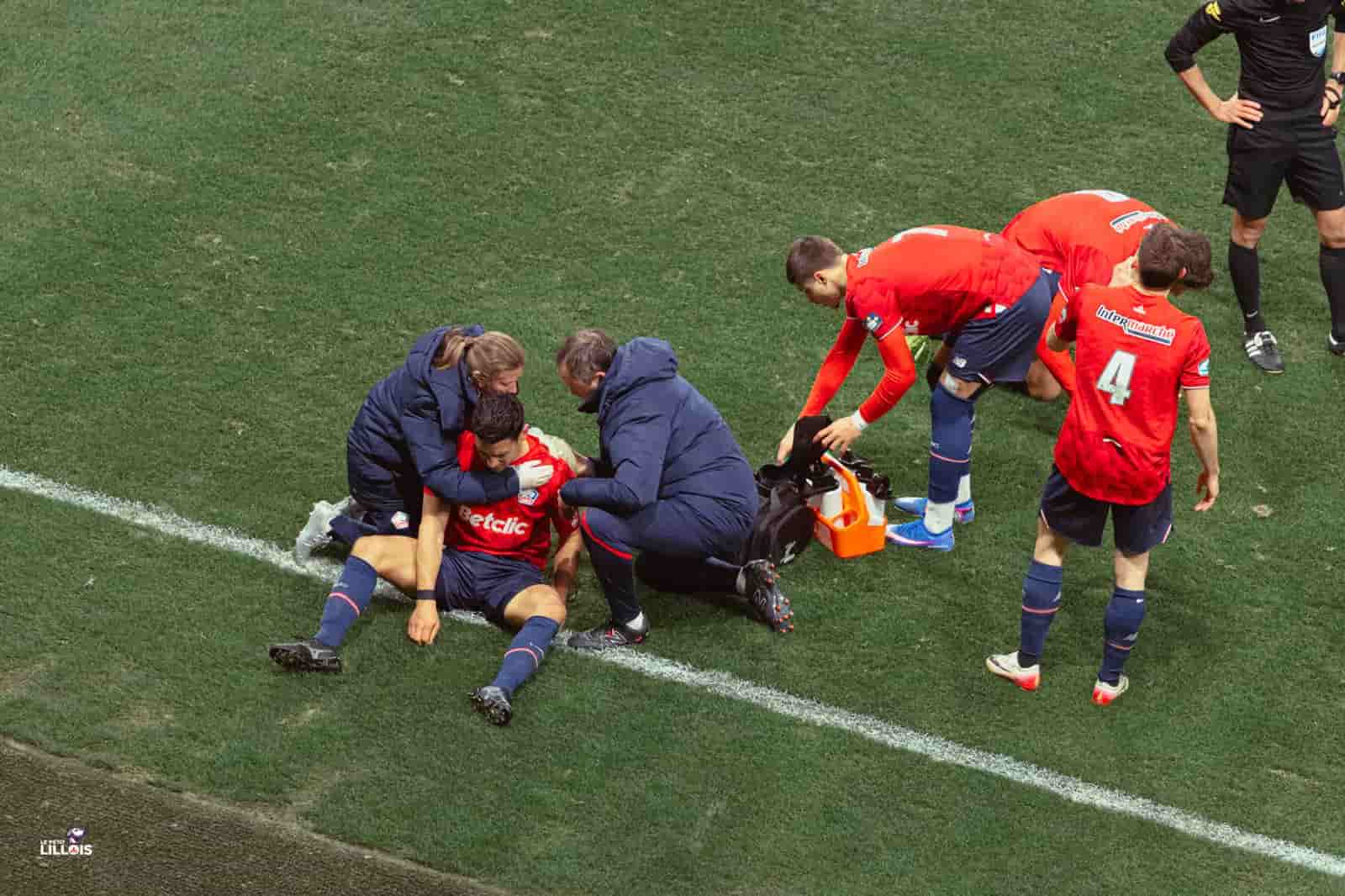 Benjamin Andr&eacute; se plaint de l'&eacute;paule pendant LOSC - OL.
