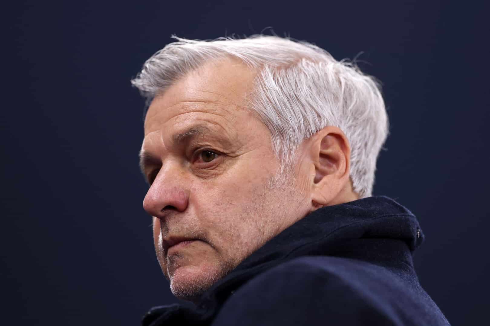Bruno Genesio sur le banc lillois pendant Aston Villa - LOSC.