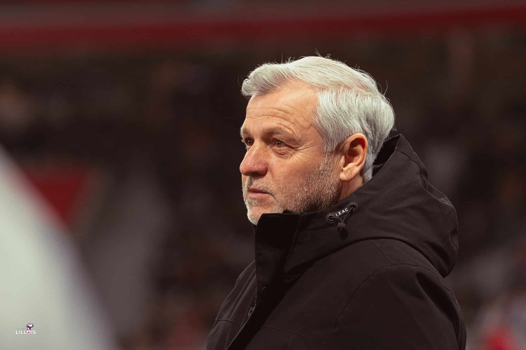 Bruno Genesio sur le banc pendant LOSC - Stade Brestois.