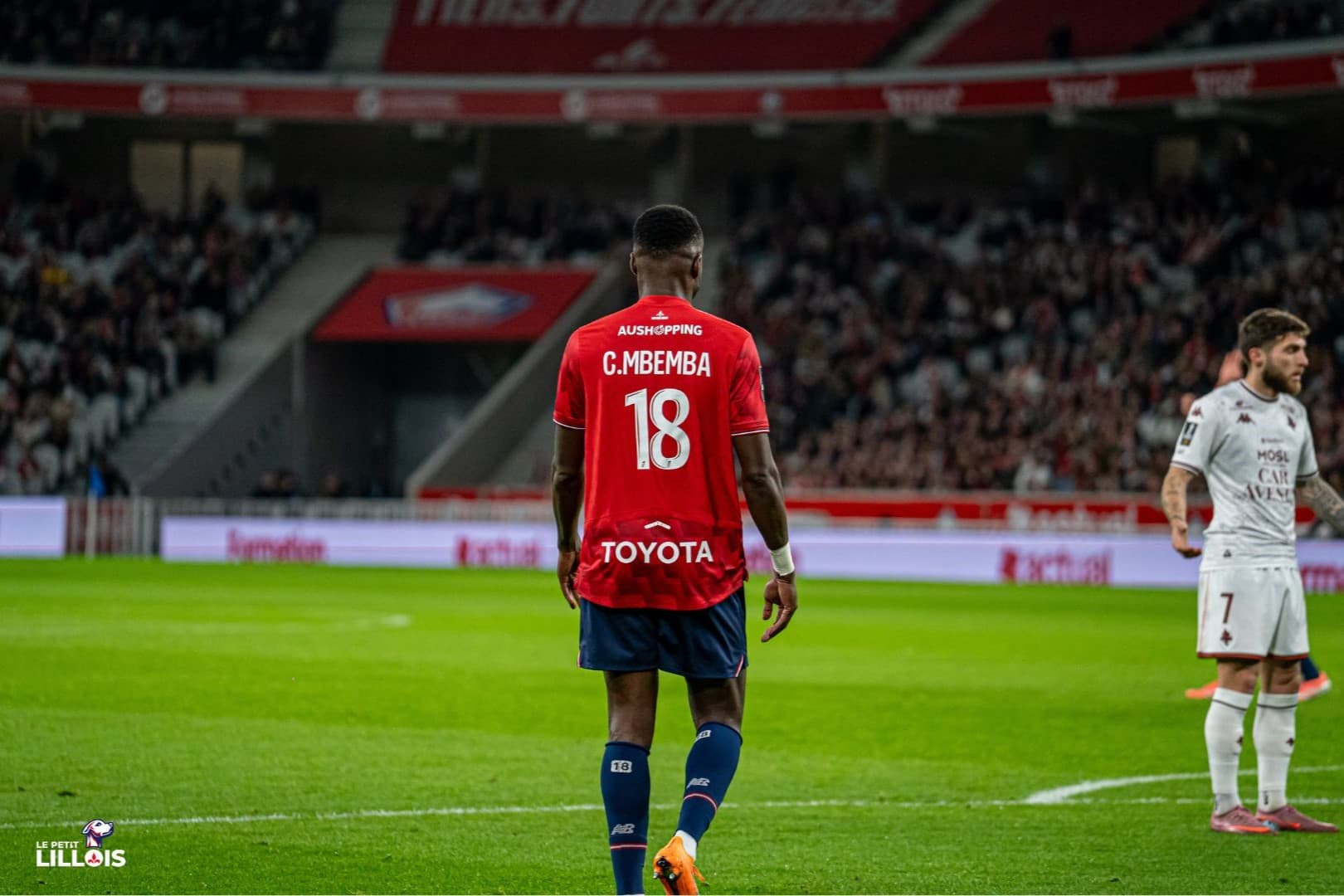 Chancel Mbemba titulaire en d&eacute;fense centrale pendant LOSC - FC Metz.