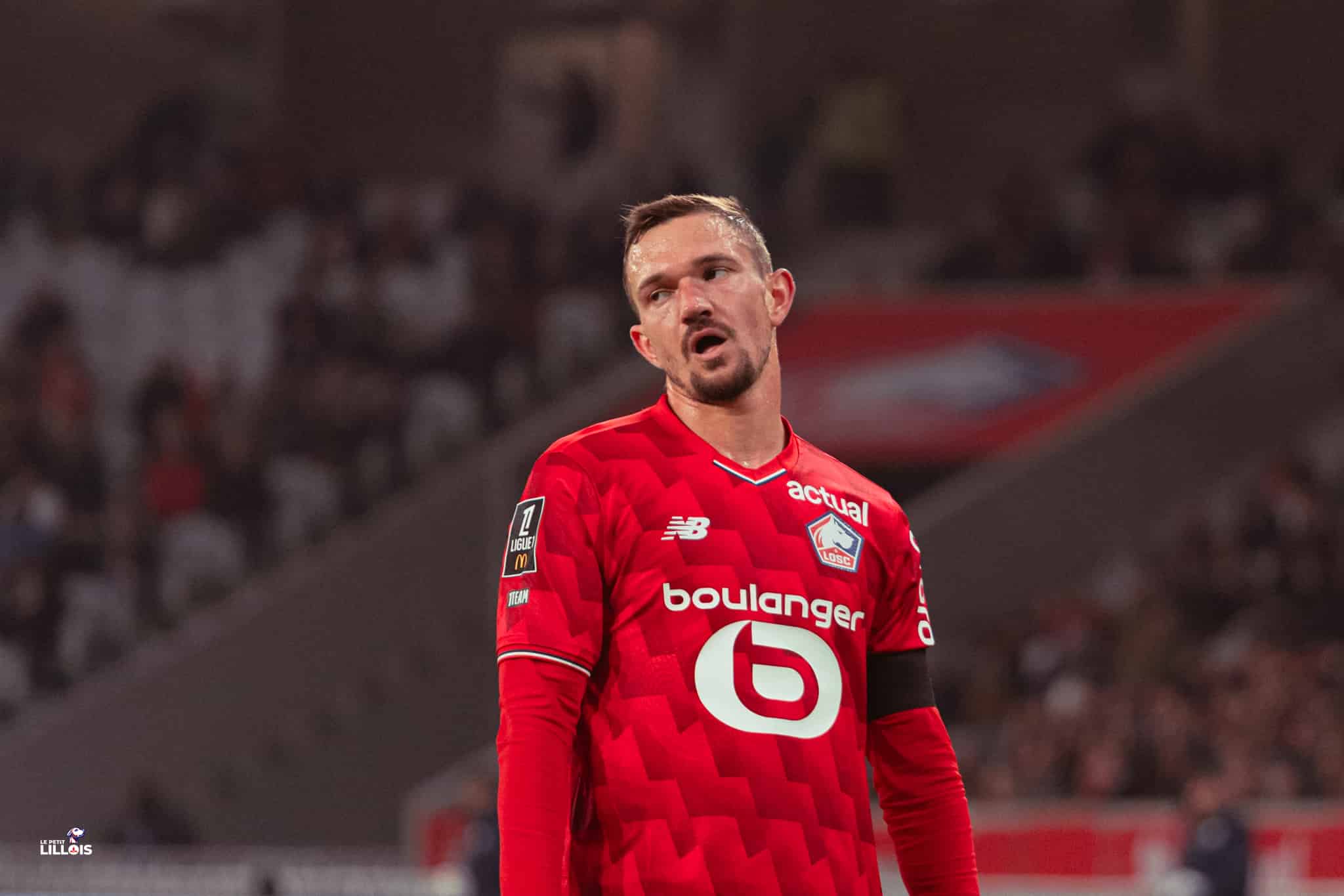Ga&euml;tan Perrin souffle apr&egrave;s un manqu&eacute; offensif pendant LOSC - Stade Brestois.