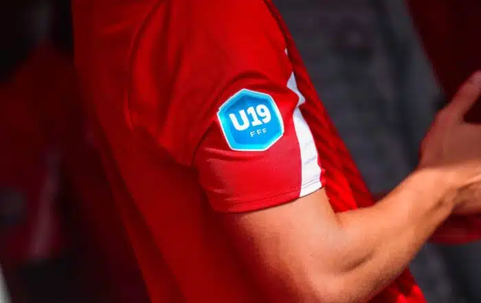 Le logo de Championnat National U19 sur le maillot du LOSC.