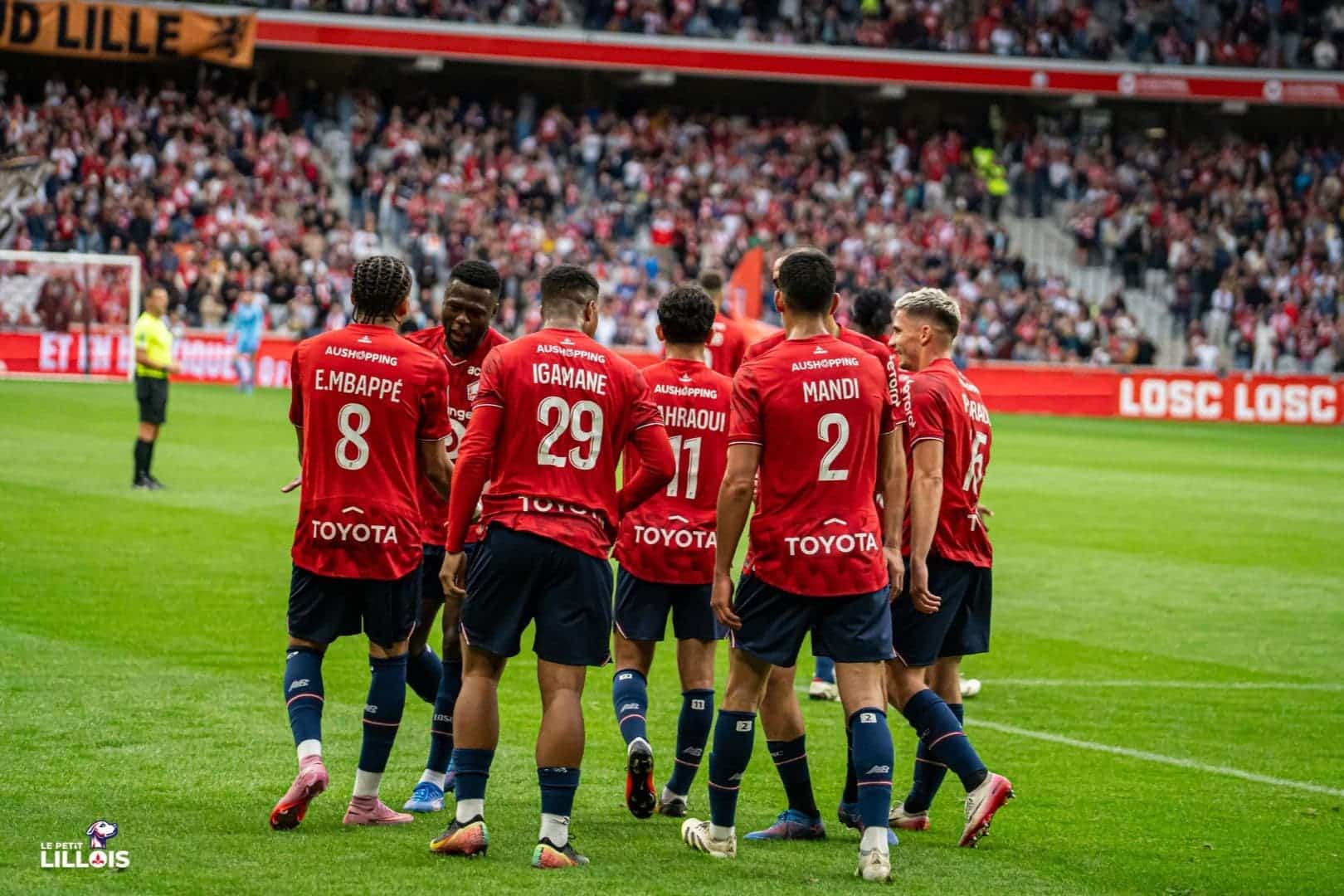 Les joueurs du LOSC r&eacute;unis apr&egrave;s un but.