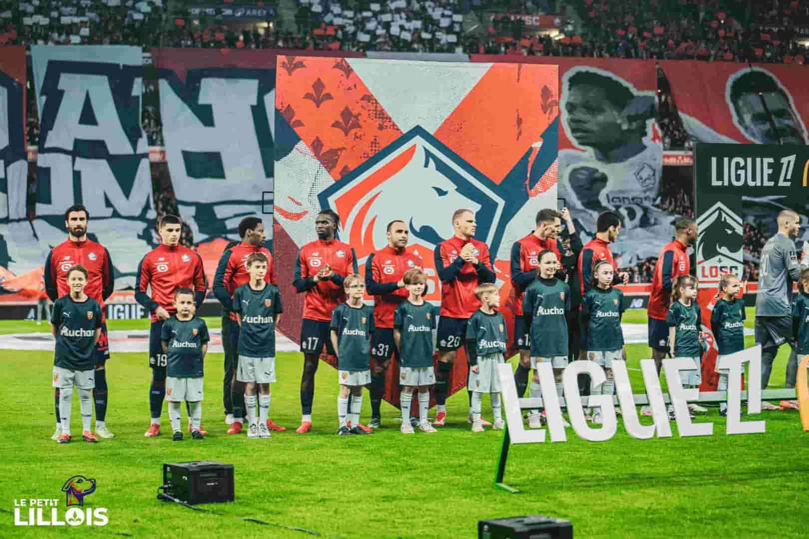 Les Lillois devant leur public pendant LOSC - RC Lens.