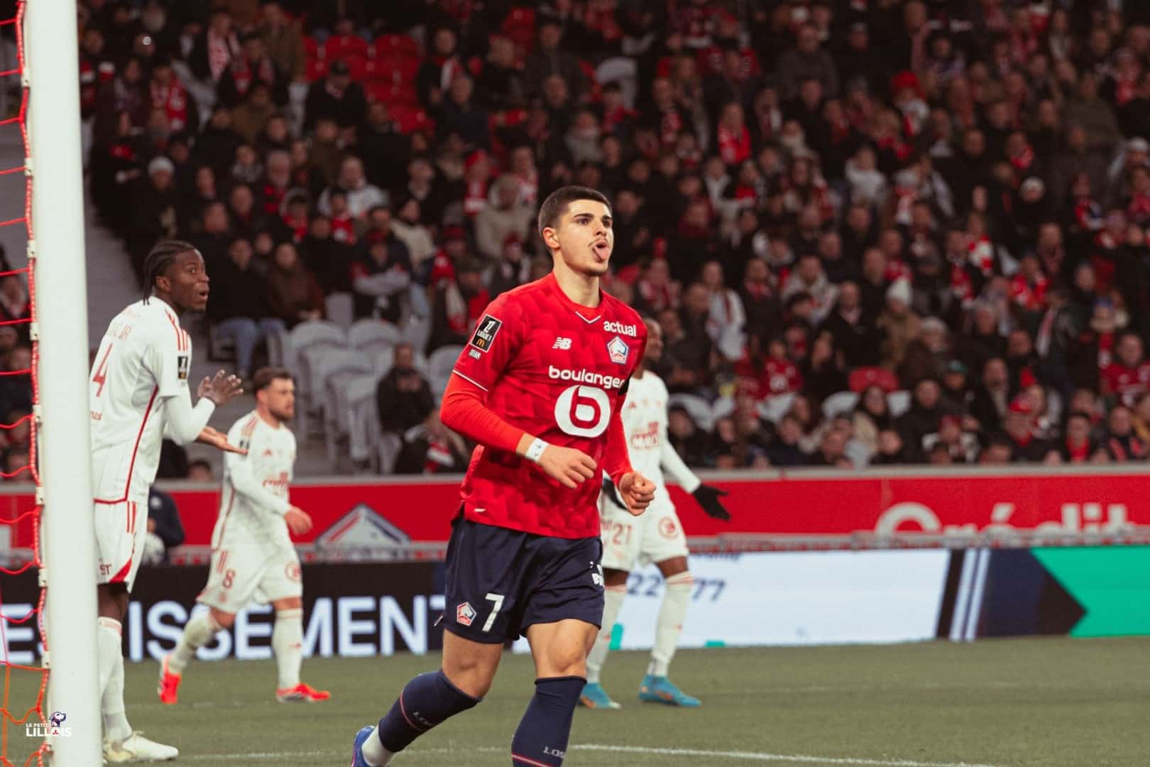 Matias Fernandez-Pardo tire la langue apr&egrave;s un manqu&eacute; pendant LOSC - Stade Brestois.