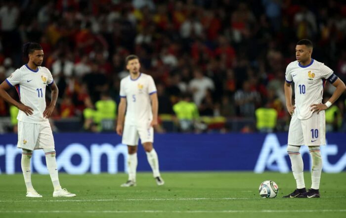Michael Olise et Kylian Mbappé en équipe de France.
