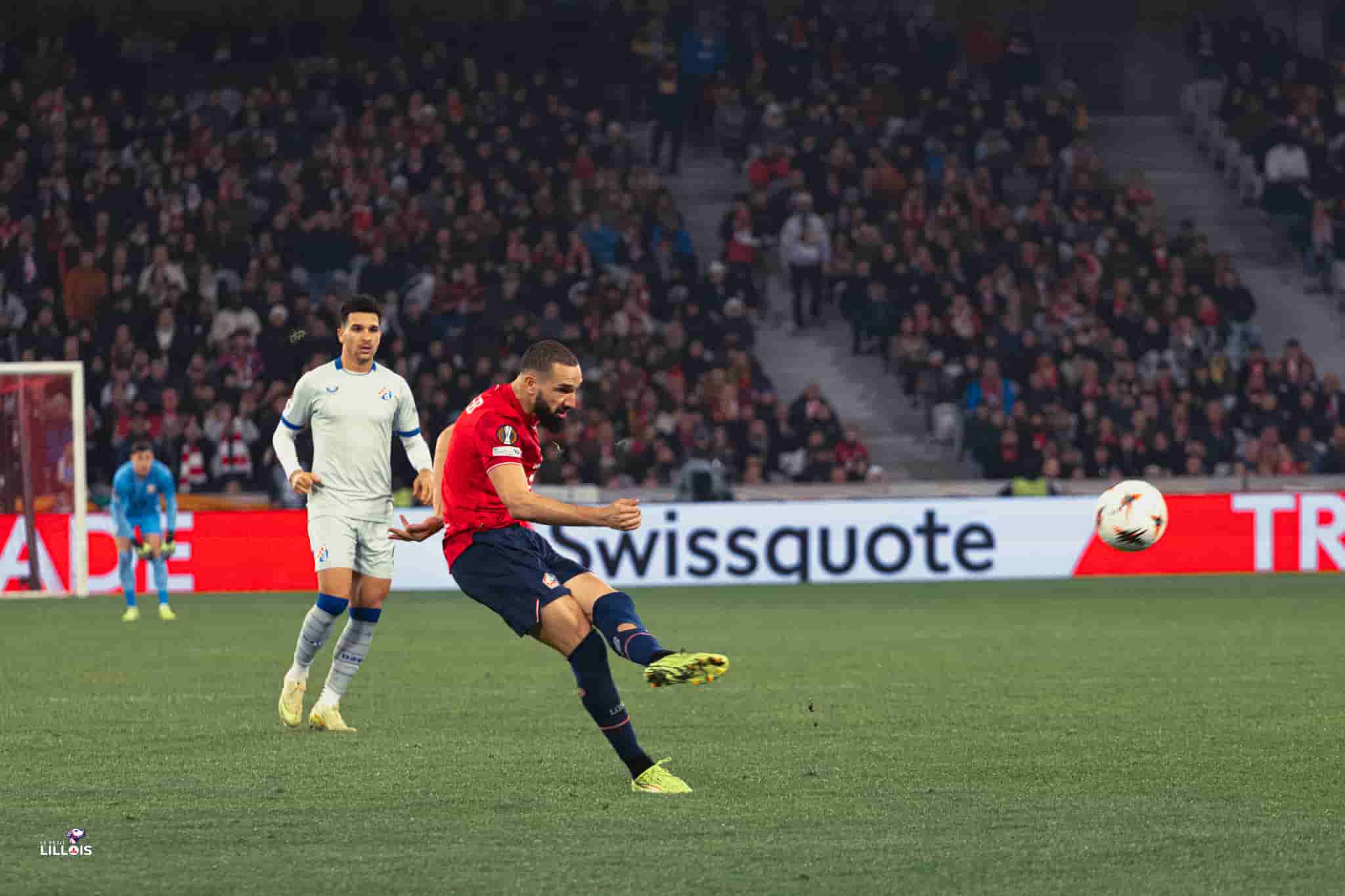 Nabil Bentaleb tente une frappe pendant LOSC - OM.