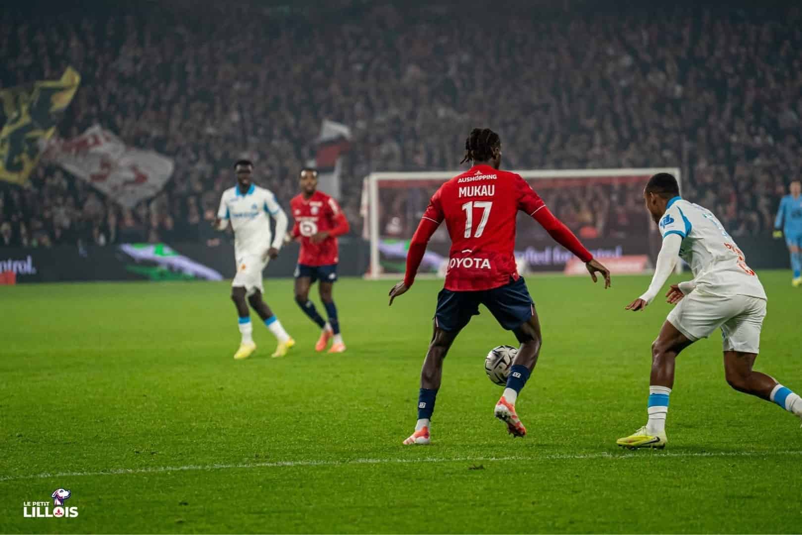 Ngal'ayel Mukau titularis&eacute; avec le LOSC contre l'OM au milieu de terrain.