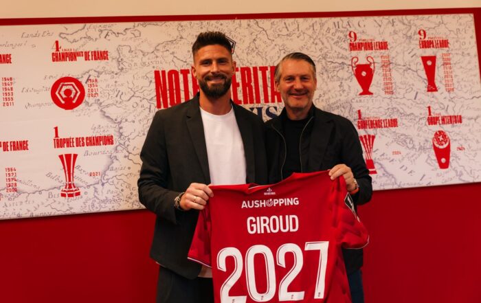 Olivier Giroud prolonge d'une ann&eacute;e suppl&eacute;mentaire avec le LOSC.