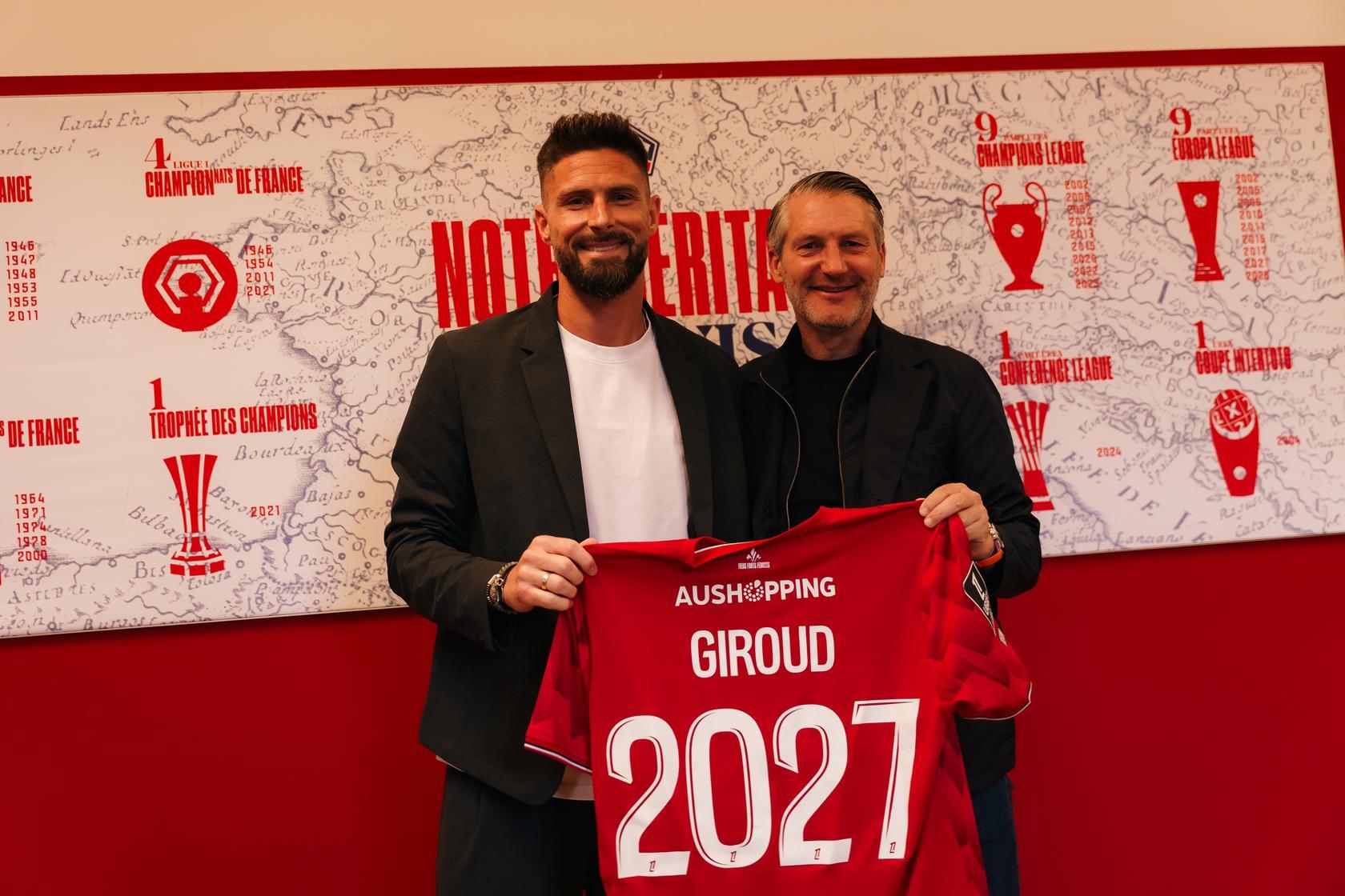 Olivier Giroud prolonge d'une ann&eacute;e suppl&eacute;mentaire avec le LOSC.