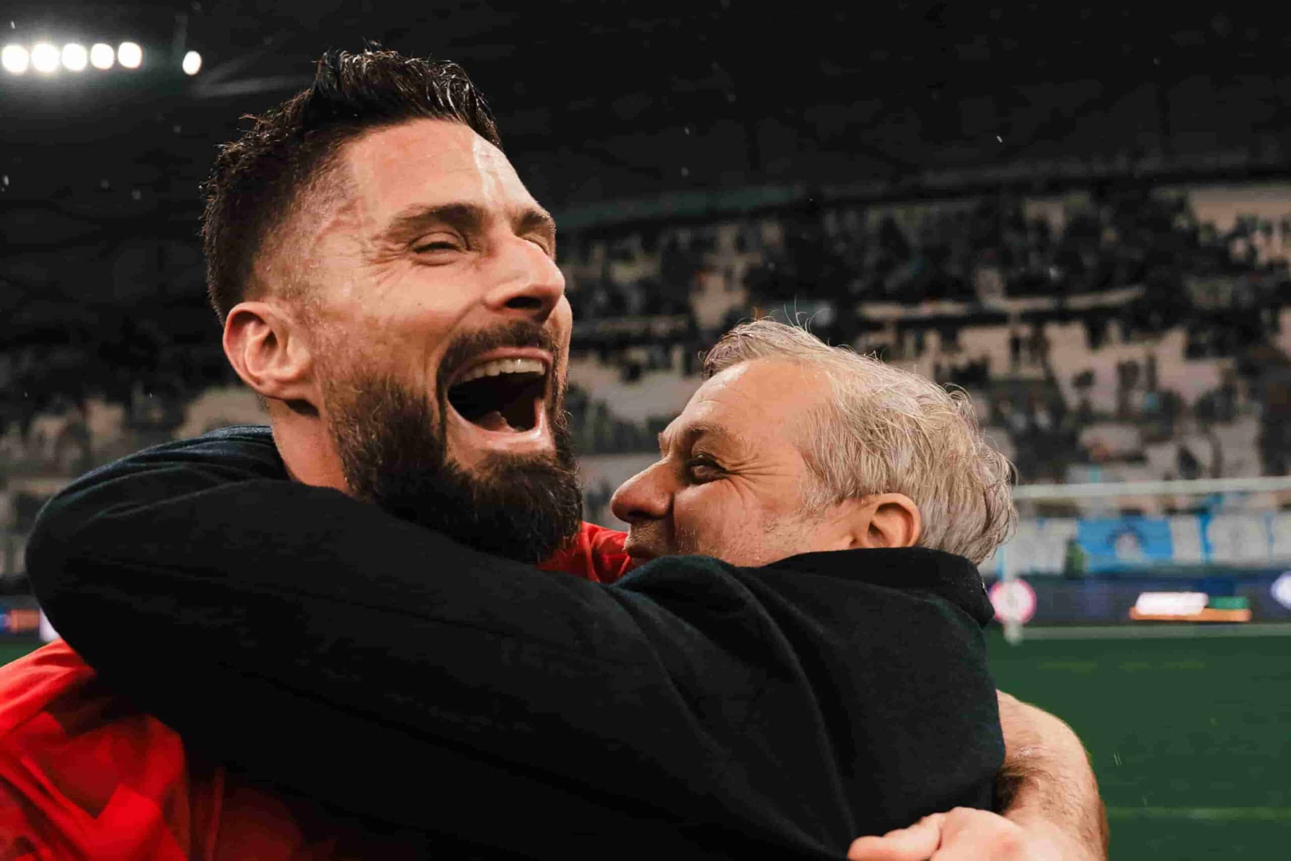 Olivier Giroud c&eacute;l&egrave;bre la victoire du LOSC &agrave; Marseille dans les bras de Bruno Genesio.