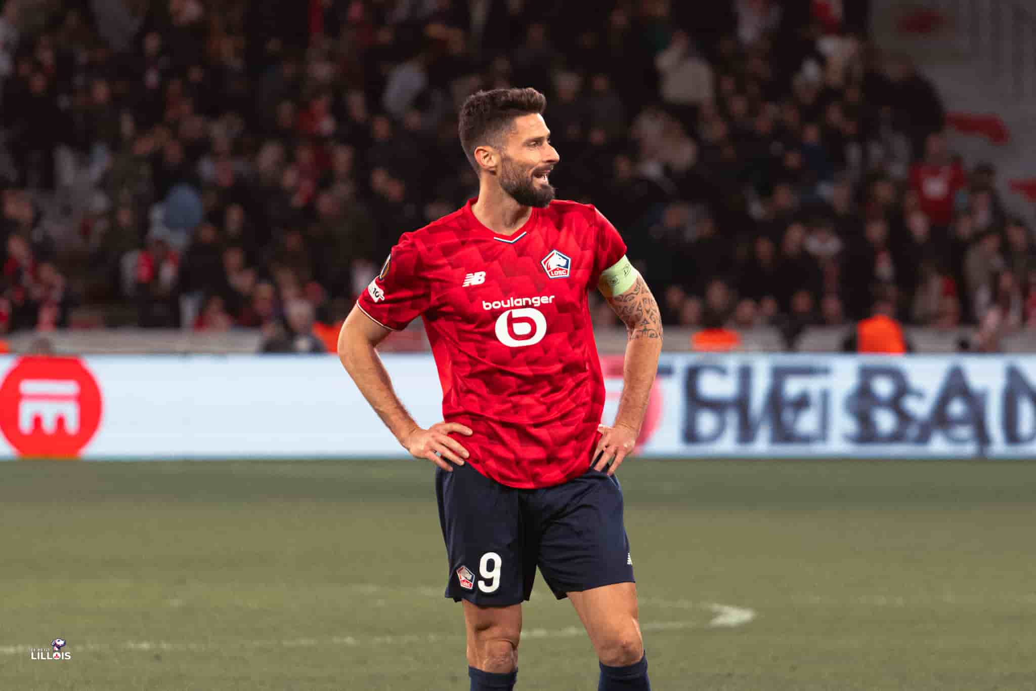 Olivier Giroud Olivier Giroud titularisé à la pointe de l'attaque du LOSC face à Aston Villa.