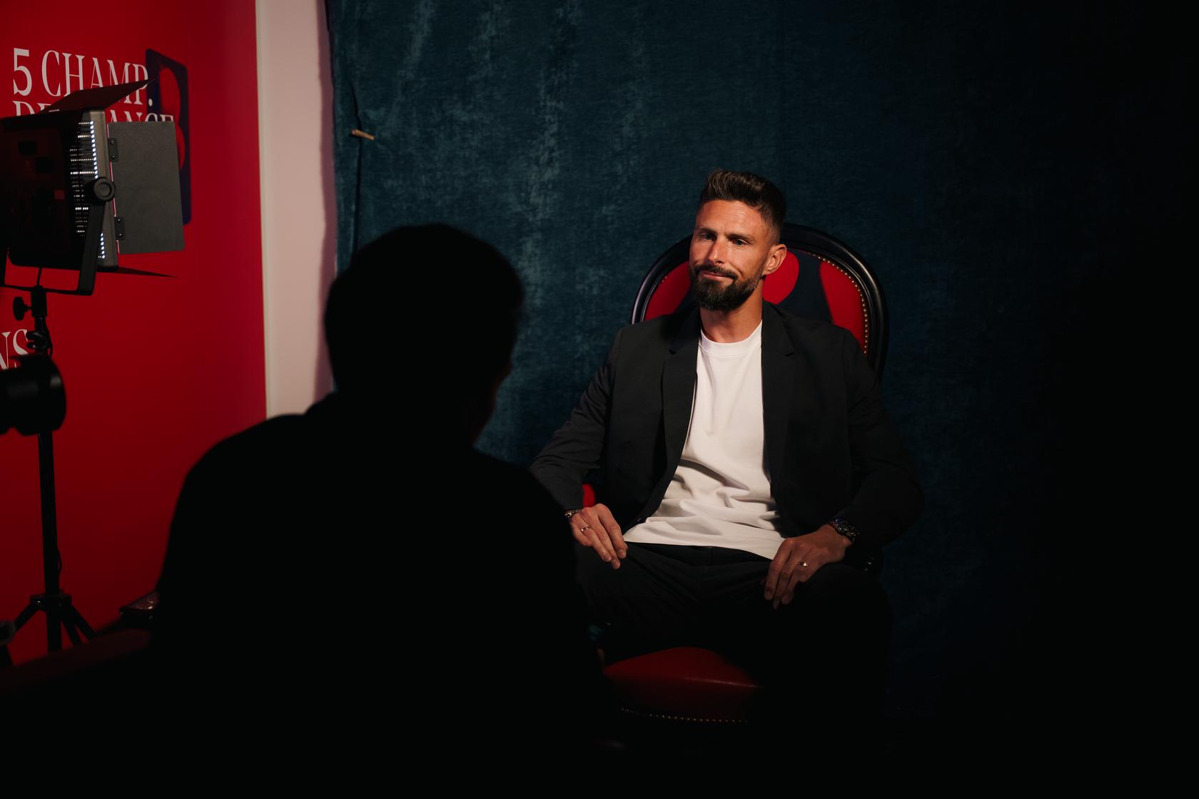 Olivier Giroud, joueur du LOSC, prolonge.