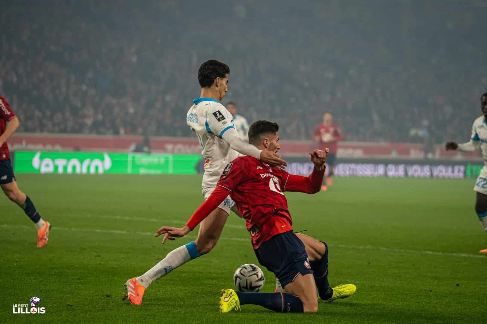 Olivier Giroud Olivier Giroud et Nayef Aguerd au duel pendant LOSC - OM.