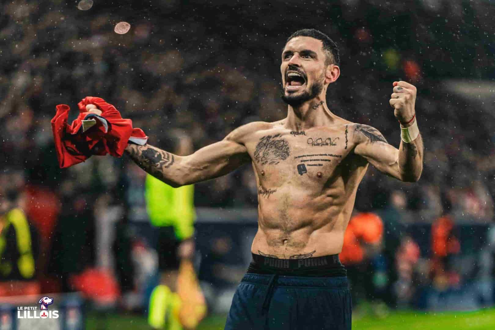 R&eacute;my Cabella c&eacute;l&egrave;bre son but lors du festival du LOSC sur le Feyenoord.