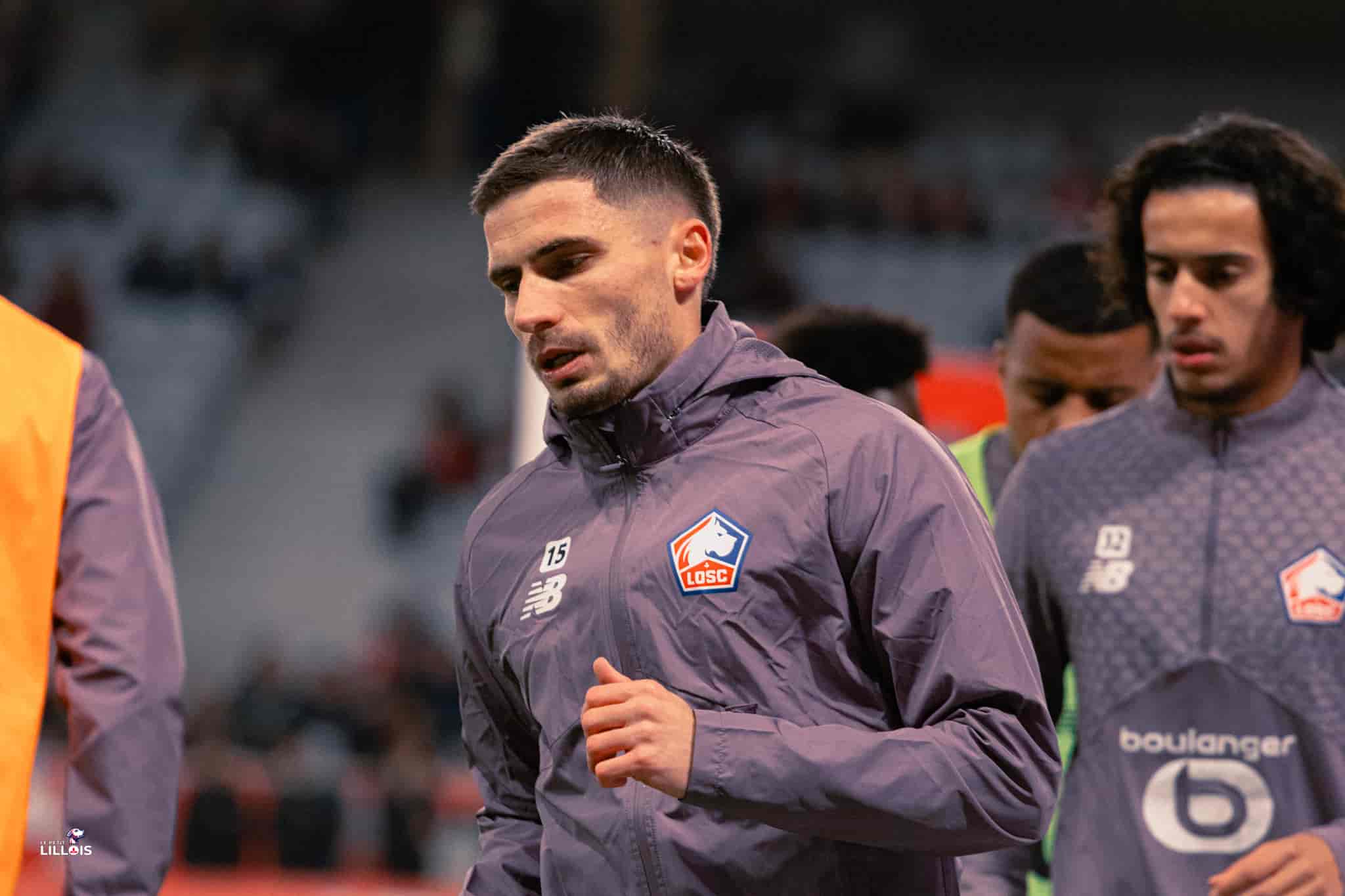 Romain Perraud LOSC Romain Perraud à l'échauffement avant LOSC - Paris FC.