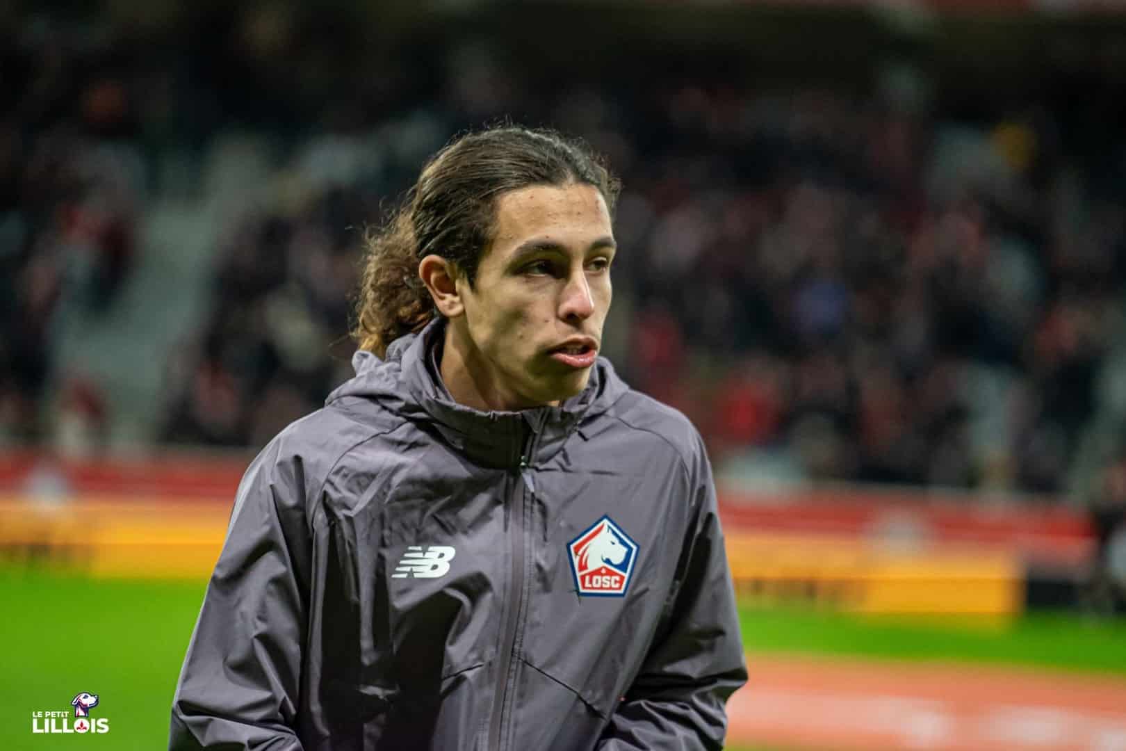 Saad Boussadia Saad Boussadia apparaît à quelques reprises avec le groupe professionnel du LOSC.