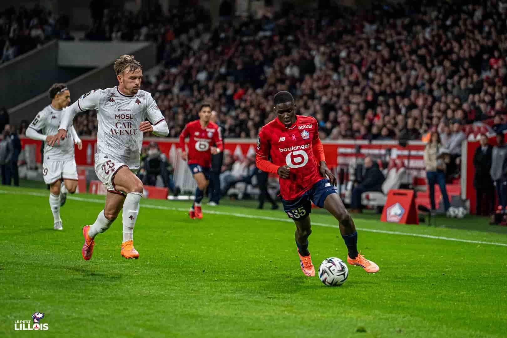 Soriba Diaoune LOSC Soriba Diaoune part en dribble sous les couleurs du LOSC.