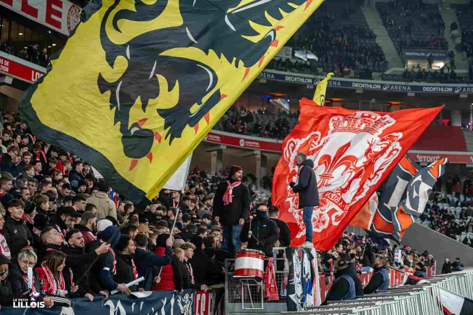 Supporters LOSC Supporters lillois en tribunes pendant LOSC - OM.