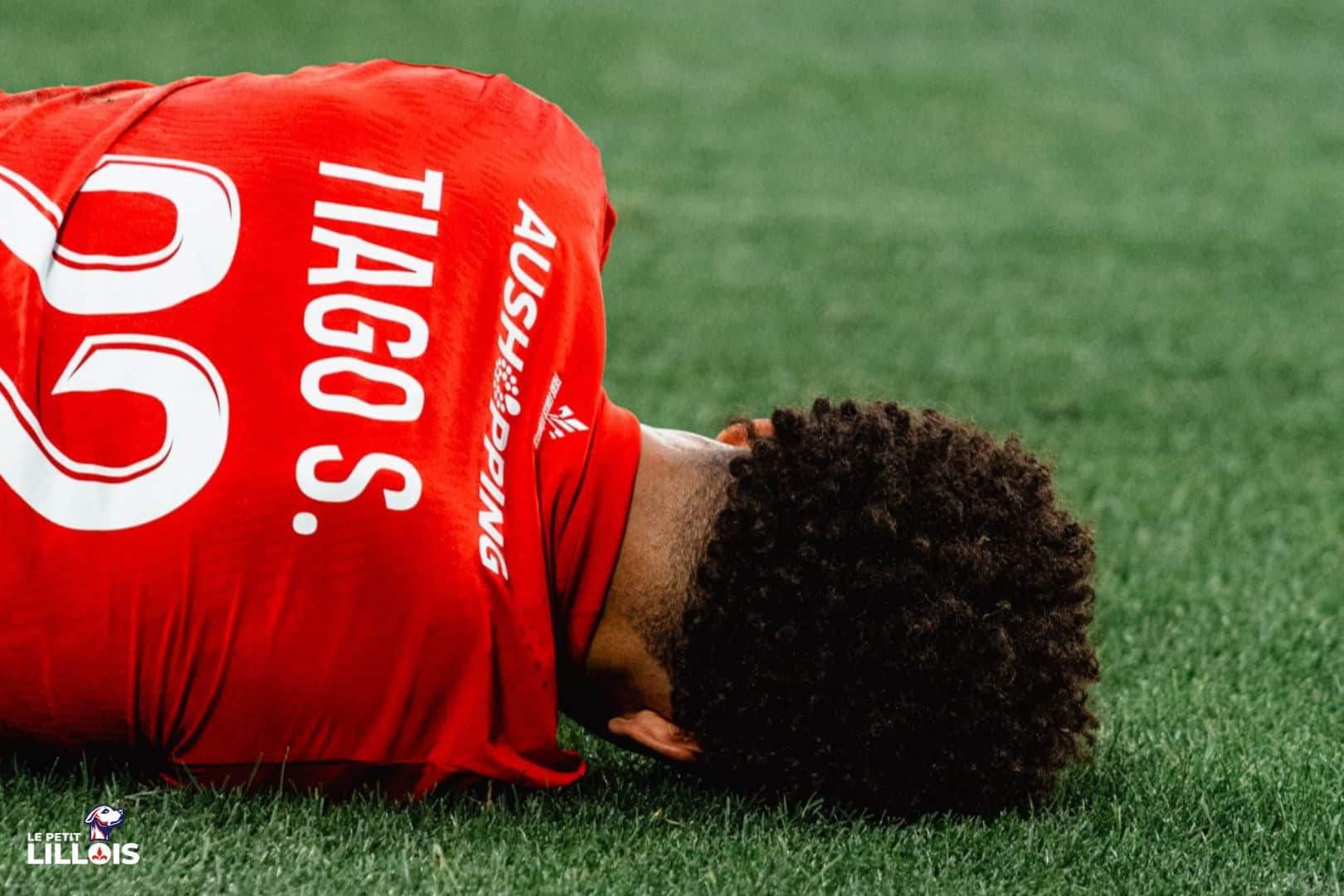 Tiago Santos LOSC Tiago Santos à terre pendant LOSC - OL.
