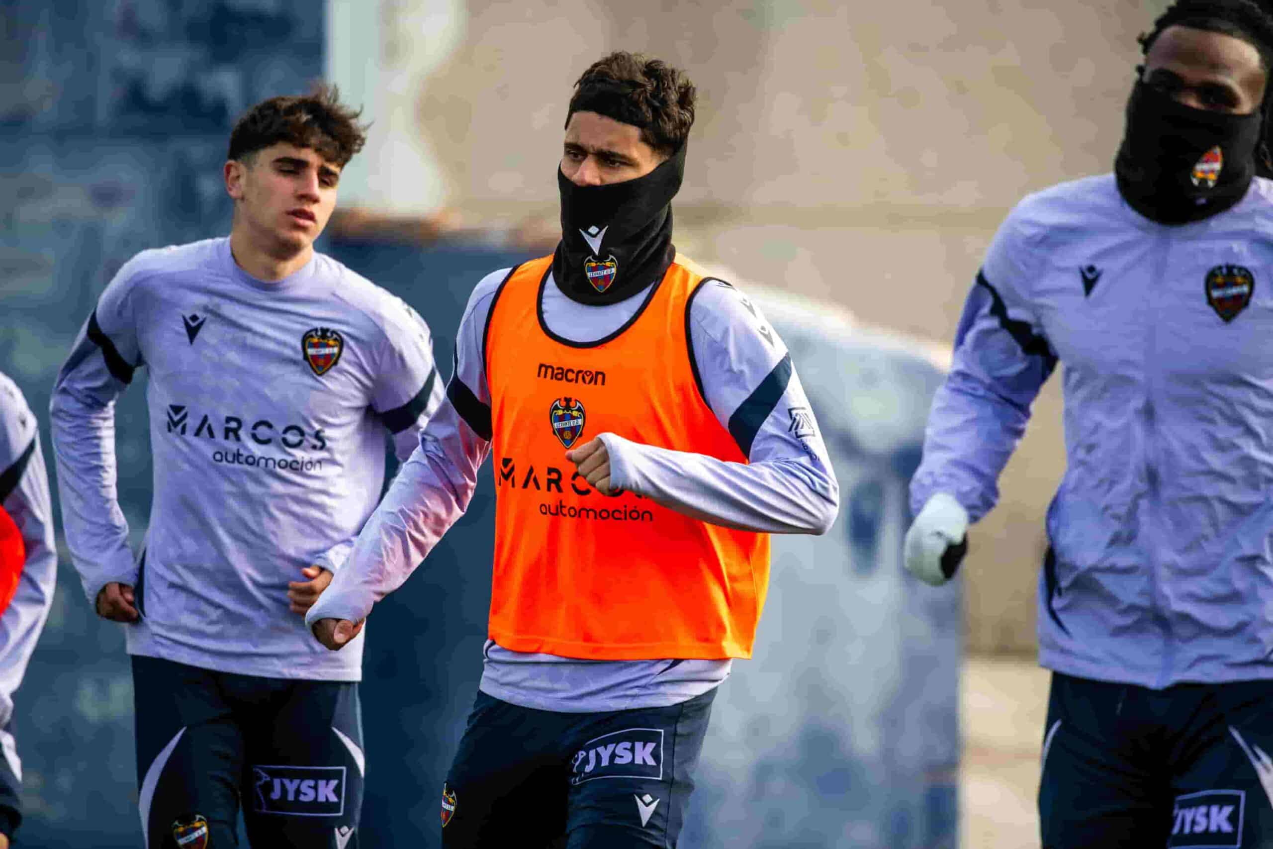 Ugo Raghouber &agrave; l'entra&icirc;nement avec l'UD Levante en Espagne.