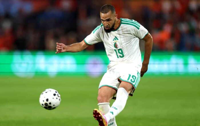 ROTTERDAM, PAYS-BAS - 03 JUIN : Nabil Bentaleb d’Algérie en action lors du match amical international entre les Pays-Bas et l’Algérie à De Kuip le 3 juin 2026 à Rotterdam, Pays-Bas.