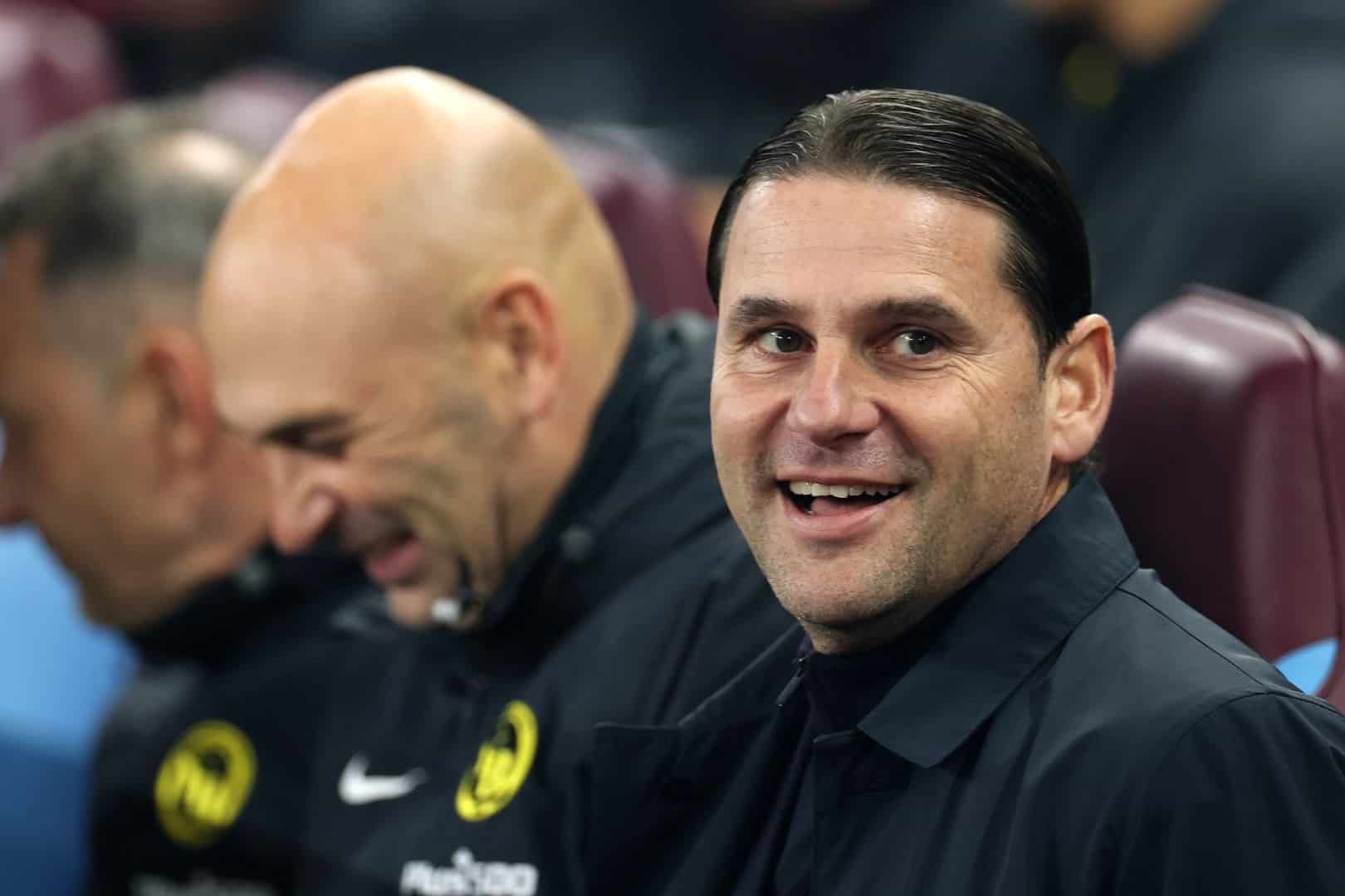 Gerardo Seoane tout sourire sur le banc pendant BSC Young Boys - LOSC.