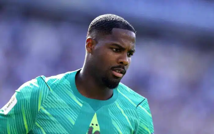 EAST RUTHERFORD, NEW JERSEY - 30 JUIN : Mike Maignan #16 de France assiste au match des huitièmes de finale de la Coupe du Monde de la FIFA 2026 entre la France et la Suède au New York New Jersey Stadium le 30 juin 2026 à East Rutherford, New Jersey.