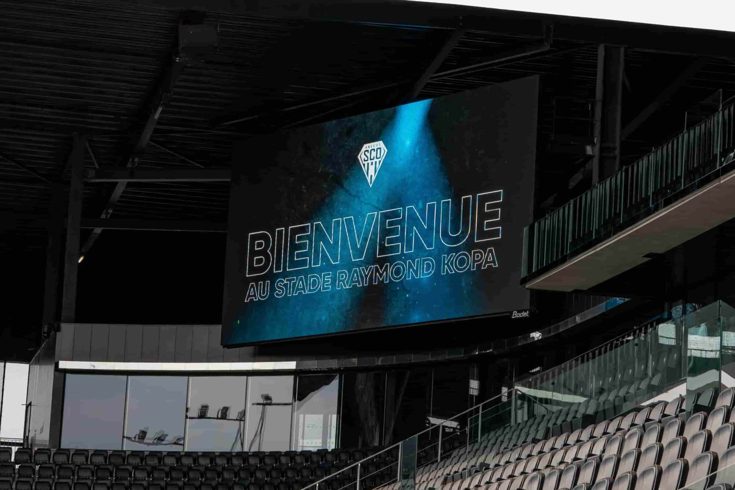 Le Stade Raymond Kopa pr&ecirc;t pour accueillir le LOSC &agrave; Angers.