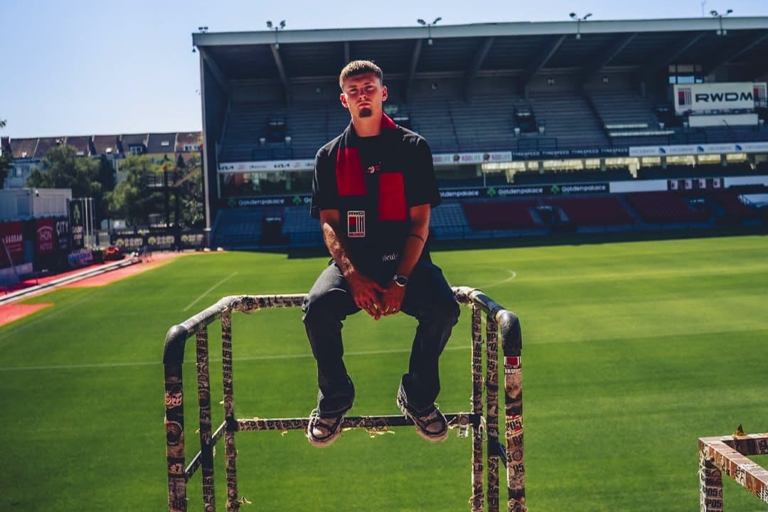 Antoine Livemont Antoine Livemont, ancien joueur du LOSC, signe en Belgique.